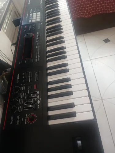 sintetizador novíssimo Roland XPs 30