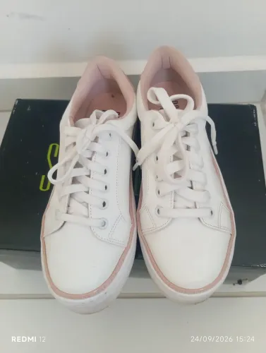 Tênis feminino original da Santa Lola Tam pé 35