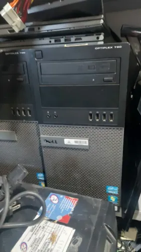 CPU I7 2 geração, 4 gb de memória ram, HD de 500