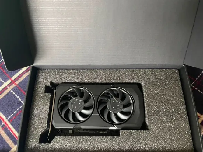 Placa de Vídeo RX 7600 8GB DDR6