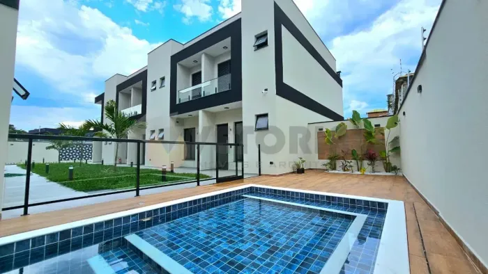 Sobrado para venda possui 77 metros quadrados com 2 quartos em Capricórnio II - Caraguatat