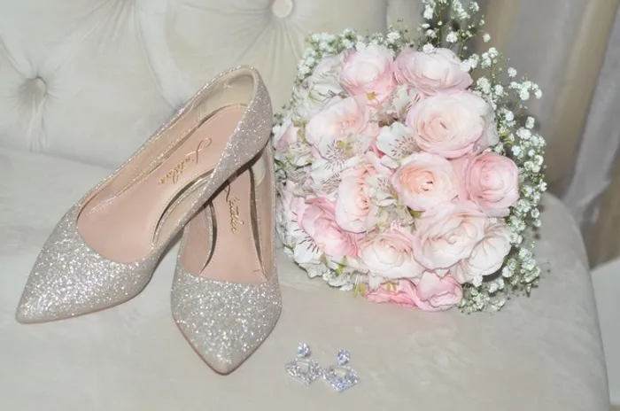 Sapatos Nude Brilho Dourado 36