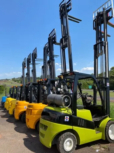 Maior frota da LATAM de empilhadeiras para Locaçao compra e venda 