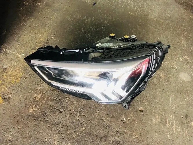 Farol audi Q3 2021 