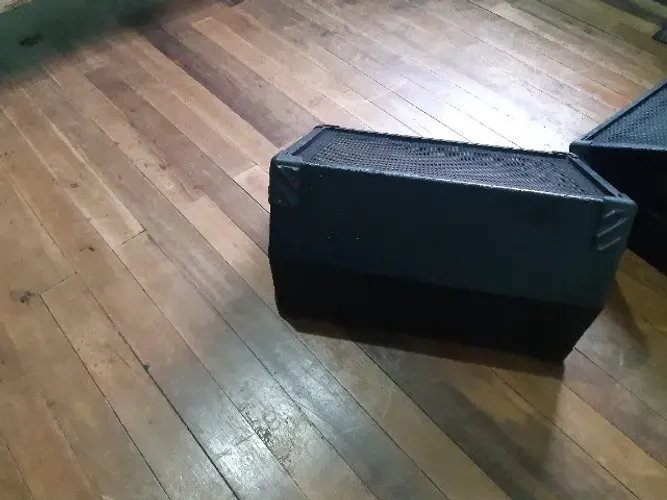 Vendo 2 caixas de som acustica , cada caixa contem 1 falante 12 p spl 450 rms 1 twiter  s