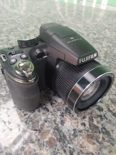 Câmera Digital Fujifilm FinePix S NOVA