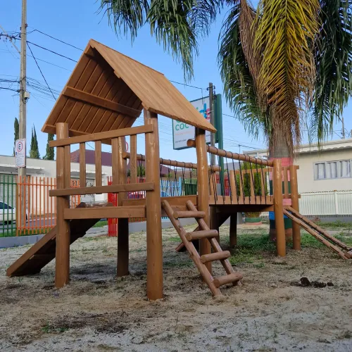 Playground de madeira para crianças