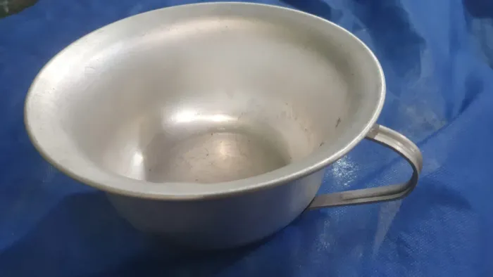 Pinico em alumínio ou esmaltado Antiga