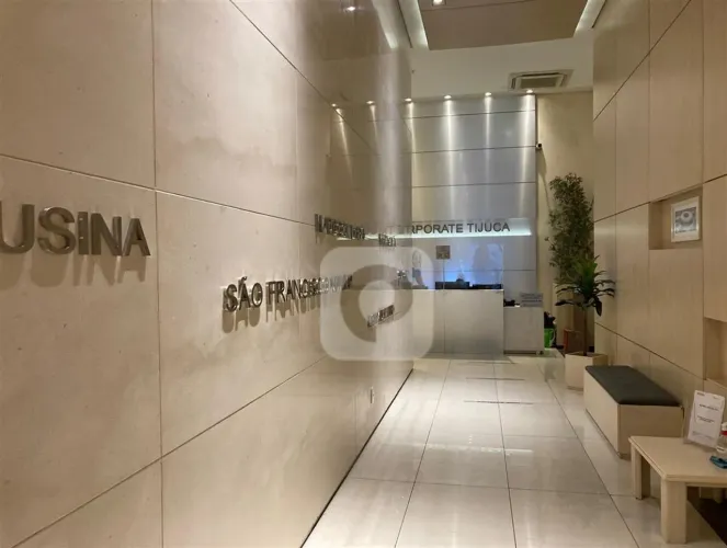 Sala comercial junto ao Shopping Tijuca