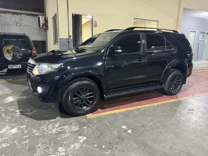 Hilux Sw4 blindada 