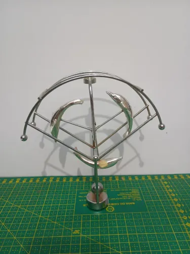 Pêndulo decorativo magnético metal - modelo golfinho 16 cm