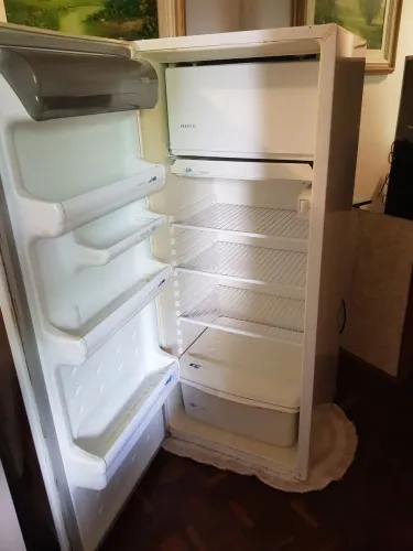 Geladeira Consul 300.