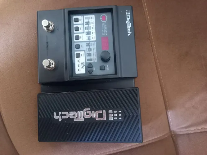 Pedaleira digitech element XP nova 