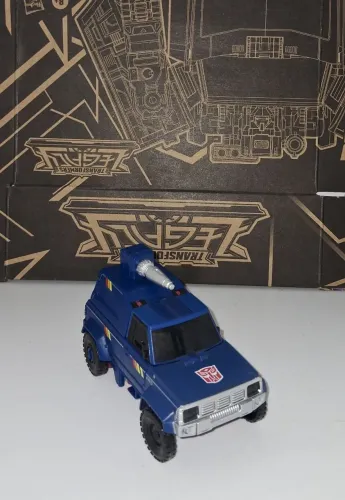 Transformers: Legacy - Trailbreaker