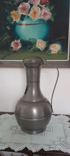 Jarro de Metal Antigo