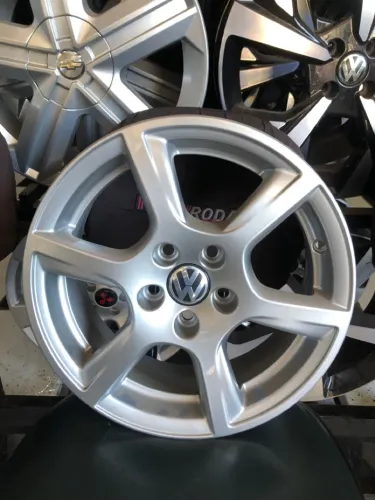 Rodas de liga leve aro 15 VW Polo 