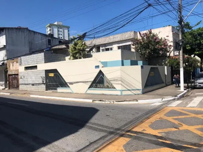 Casa Comercial no Centro com 4 quarto com suíte para Locação .
