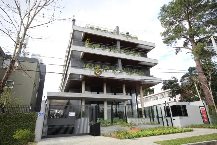 Cobertura duplex à venda no bairro Hugo Lange, Curitiba-PR.