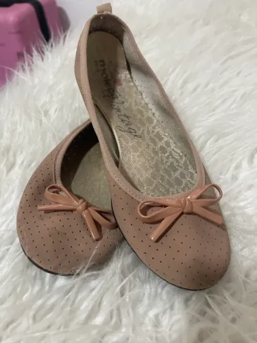 SAPATILHAS , SANDÁLIAS , SAPATOS