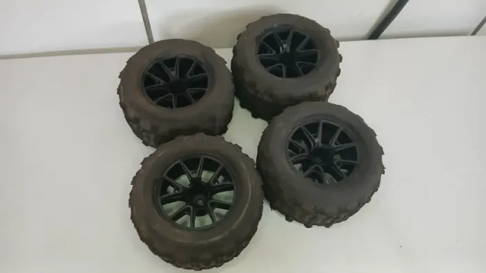 roda rc 80mm altura 50 mm largura sextavado 12 mm