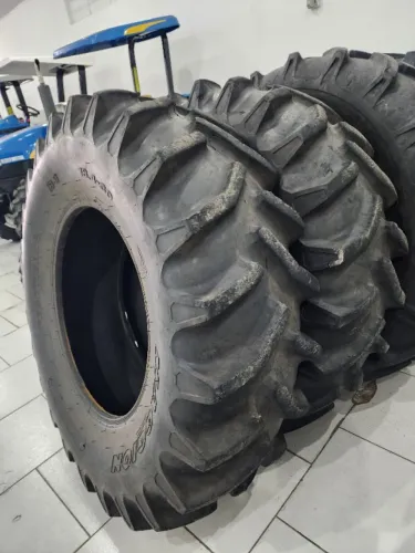 Par de Pneus Agrícolas Usados, Medida: 18.4-30 R1, Maggion 10 Lonas