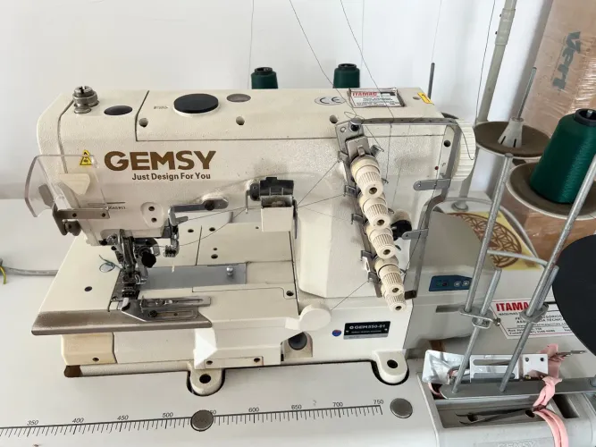 Máquina de Costura Cobertura/ Galoneira semiautomática Gemsy