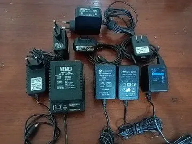 Lote de fontes e carregadores (tudo junto)