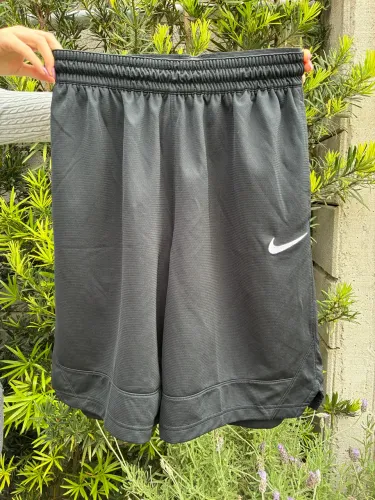 Bermuda cinza Nike