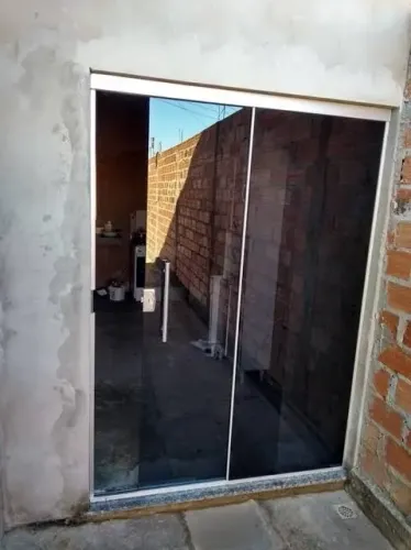 Porta de Vidro Fumê ou Verde 1.50m x 2.10m 2 folhas Novas, instalada