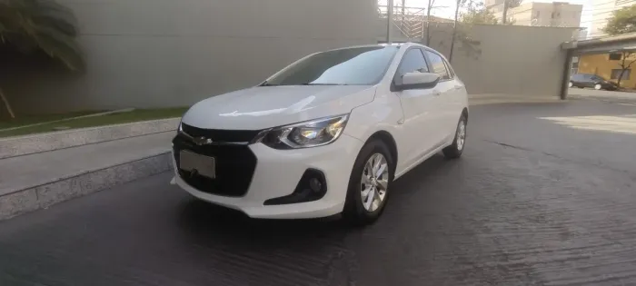 GM Onix LTZ 1.0 Turbo automático em excelente estado de conservação 