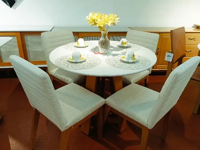 Mesa de Jantar Vitório + 04 Cadeiras Elena (Madeira).
