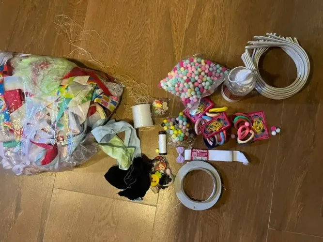 Kit Completo para Fazer Laços - Inclui Fitas, Cola, Arcos, Linha e Apliques.