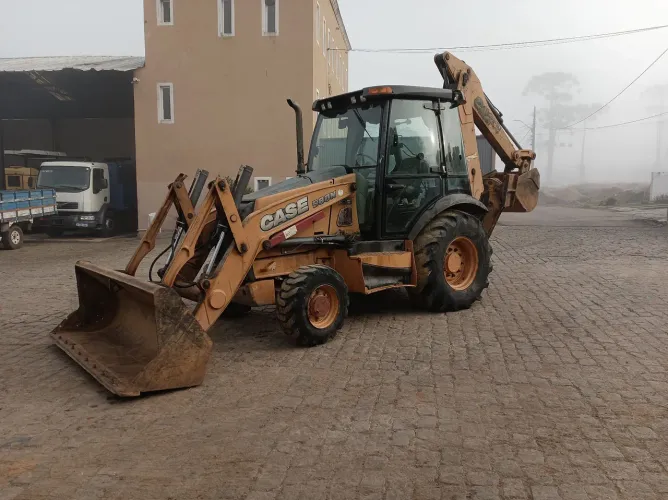 Retroescavadeira Case 580N 2014 Cabine fechada 
