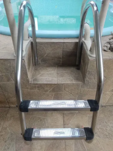 Escada para piscina de inox 2 degraus marca sodramar