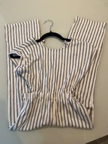 Macacão listrado Zara Kids. Veste 9 e 10 Anos. Altura 1,34 cm