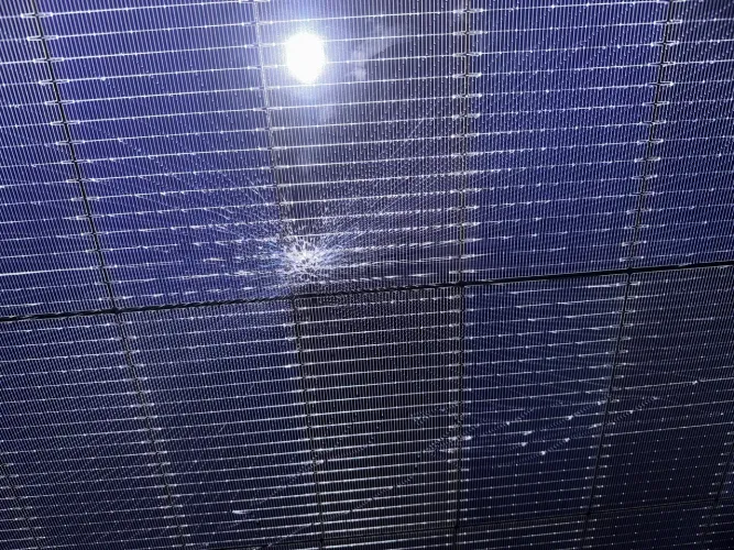 Painel Solar 700w Trincado