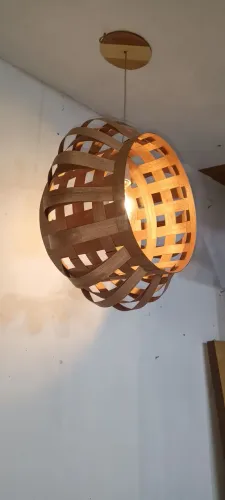 Lustre em madeira rústico