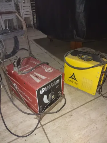Maquina de solda De eletroudo Bambozzi NM250 e Maquina de solda MIG zenithe 130