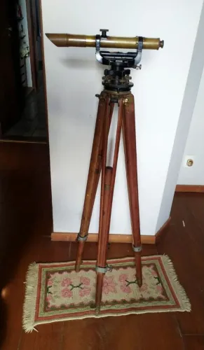 Oportunidade * Nível Óptico Antigo Keuffel & Esser Co. NY, com Tripéde madeira 