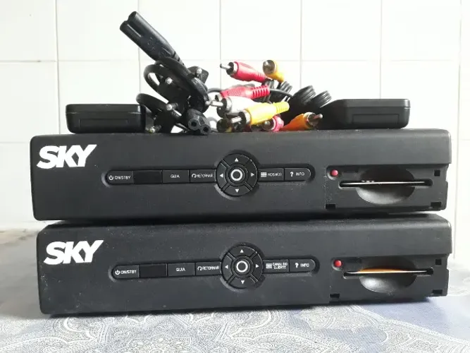 02 Aparelhos - SKY PRÉ PAGO com todos os cabos e controles SEMINOVOS 