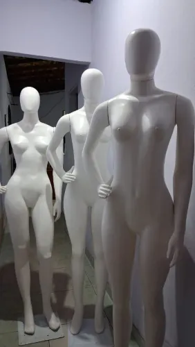 Manequins semi novos 
