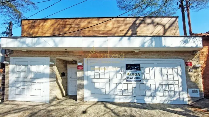 Casa comercial em ótimo local, com muita visibilidade, diversos ambientes e até 6 vagas de