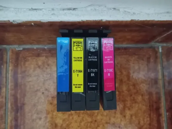 vende-se um kit com 4 cartuchos de impressora epson xp-214