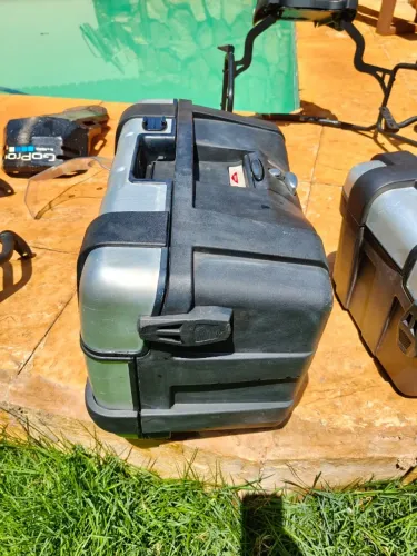 2 Baús laterais articulados givi, suporte para os baus lateral e traseiro givi da F 800 GS