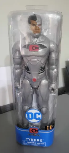 Boneco Cyborg de 30cm - Batman DC