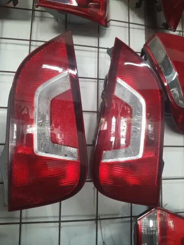 Par de lanternas traseiras originais VW Up! 