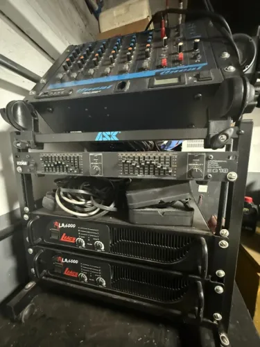 Som Profissional - 2 Amplificadores Leacs LA6000 1000 Watts + Mesa + Equalizador