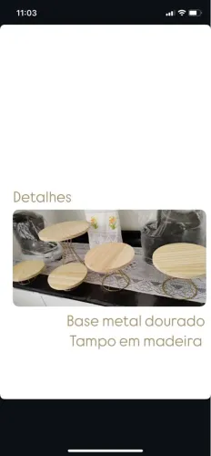 Bandejas com base dourada e tampo de madeira