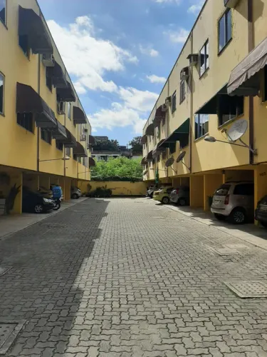 Casa condominio Residencial Inhauma II2 andares em Inhaúma 5 minutos estação metrô .