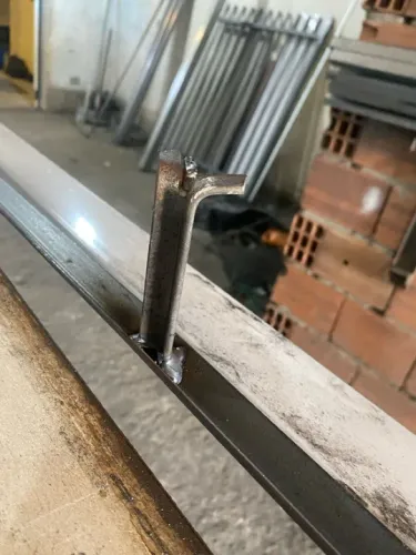 Trilho para portao de chumbar